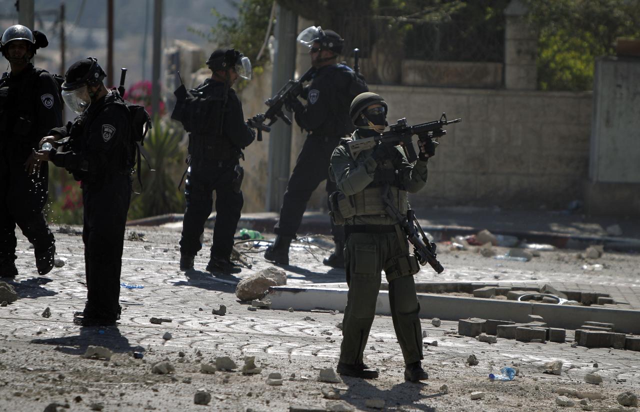 هآرتس: الفلسطينيون أمام الإرهاب الإسرائيلي