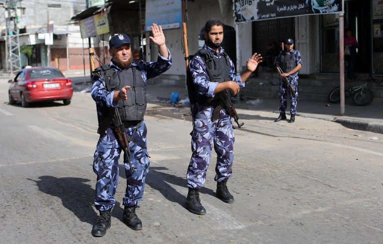 أمن حماس يفض مسيرة شموع ويحتجز عددا من كوادر فتح غرب غزة