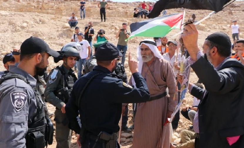 أعضاء كنيست يُنفذون جولة ابتزازية "للخان الأحمر" اليوم وسط استنفار فلسطيني