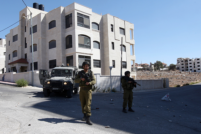 البيرة: الاحتلال يقتحم سطح مرحبا البيرة: الاحتلال يقتحم سطح مرحبا