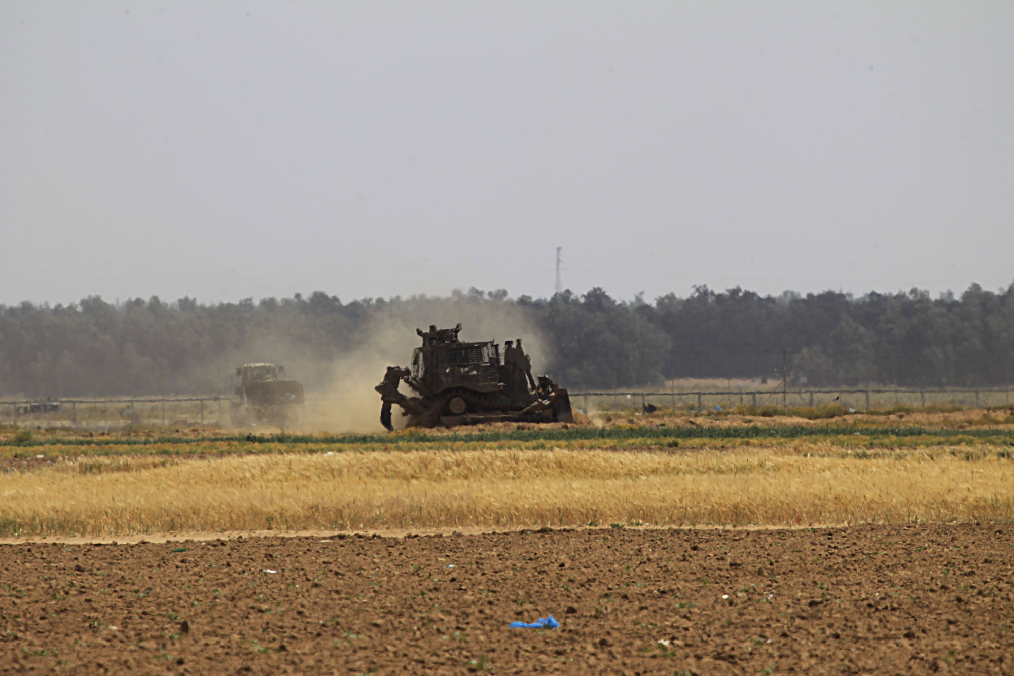 آليات إسرائيلية تتوغل جنوب قطاع غزة