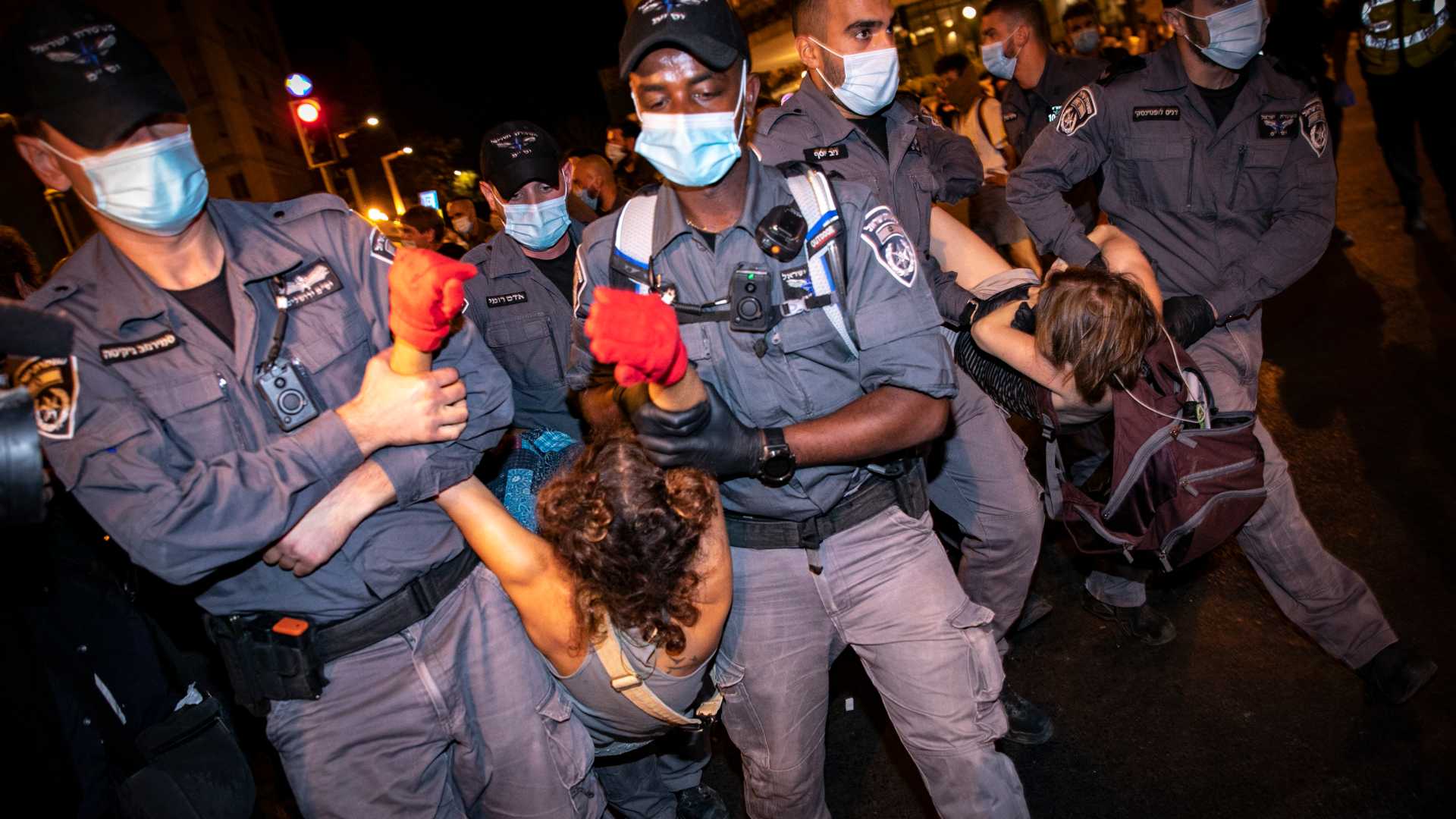 الشرطة الإسرائيلية تعتقل عشرات المتظاهرين ضد نتنياهو