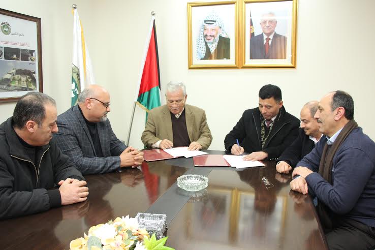توقيع اتفاق حول القضايا المطلبية للعاملين في "القدس المفتوحة"