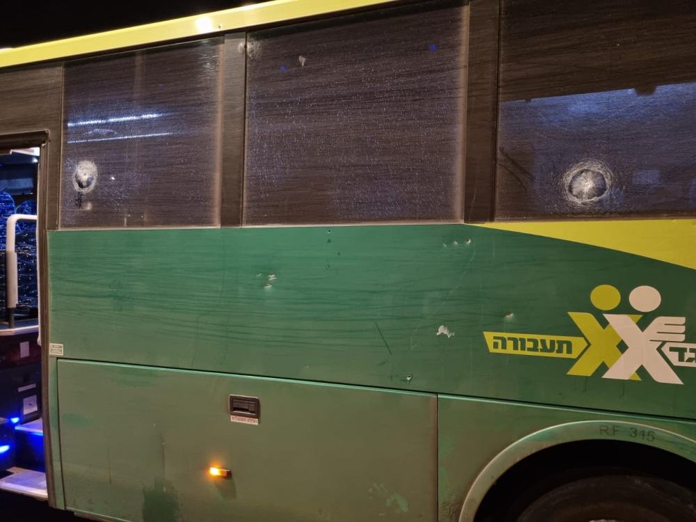 تعرض حافلة إسرائيلية لإطلاق نار شمال رام الله