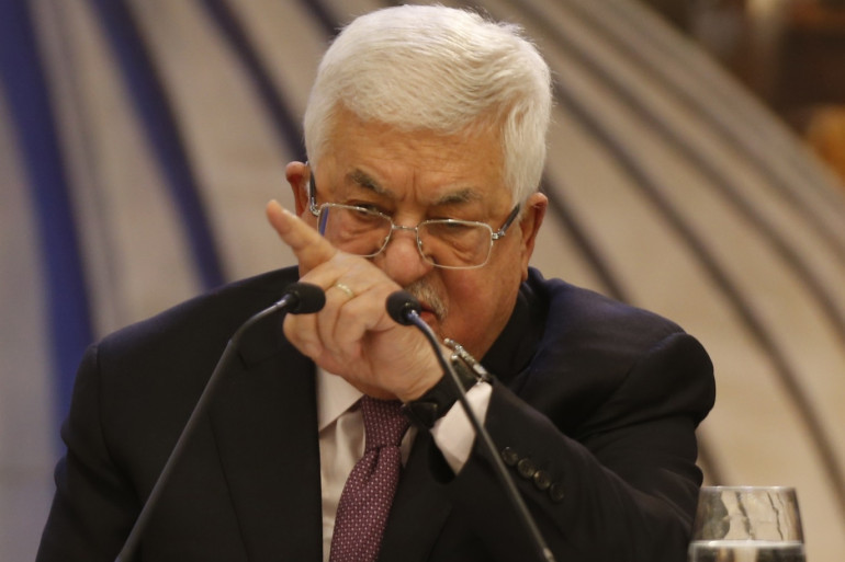 صحيفة عبرية تكشف كواليس قرار عباس وقف التنسيق الأمني