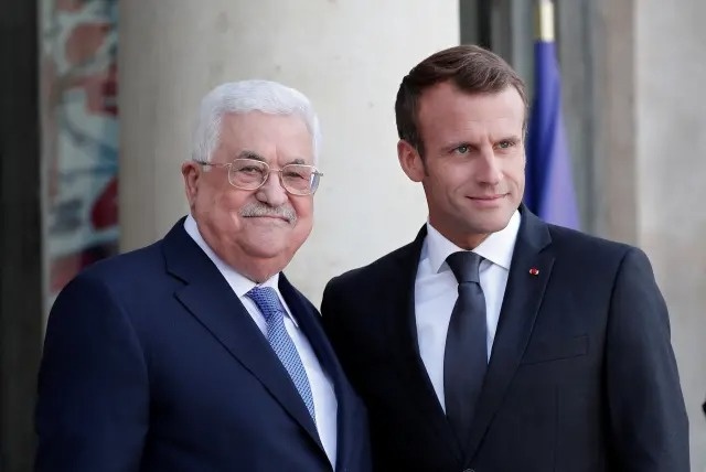 ماكرون يلتقي عباس لبحث العلاقات مع إسرائيل