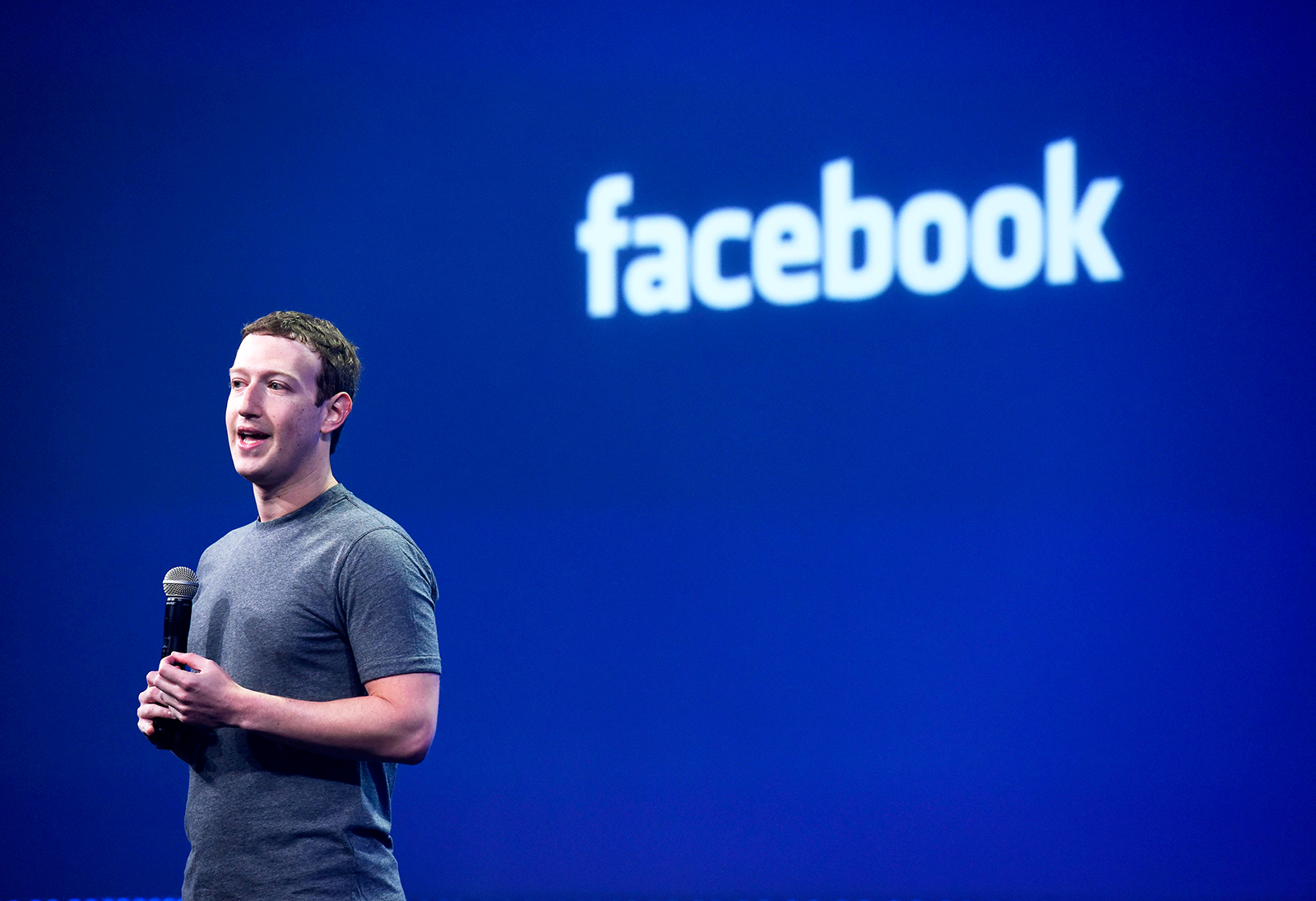 رئيس فيسبوك يجتمع مع محافظين أمريكيين بشأن جدل حول تحيز سياسي
