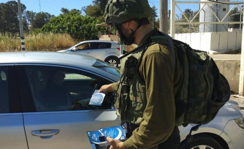 "إسرائيل" تستخدم تطبيق "المنسق" لتعقب هواتف الفلسطينيين