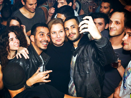 بالفيديو: ليفني تسهر وترقص مع "الشواذ" نكايةً في نتنياهو ليفني