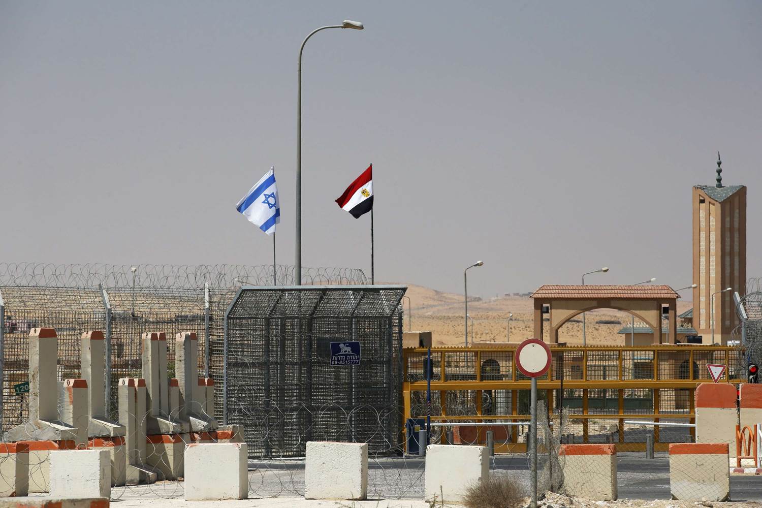مسؤول ‫‏إسرائيلي‬ بالقاهرة يبحث استئناف المفاوضات