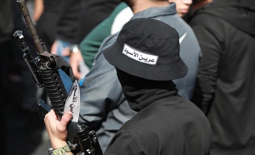 "يديعوت": 100 مسلح فلسطيني معًا قد يقلبون الأوضاع الأمنية