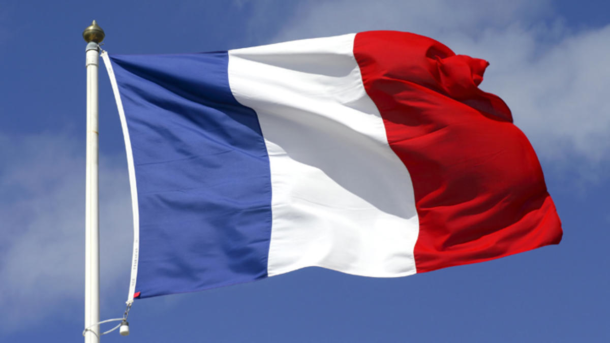 فرنسا: "لا ننوي التراجع" 
