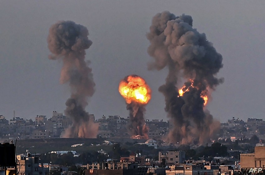 الجيش الإسرائيلي يقصف غزة ردًا على إطلاق البالونات الحارقة