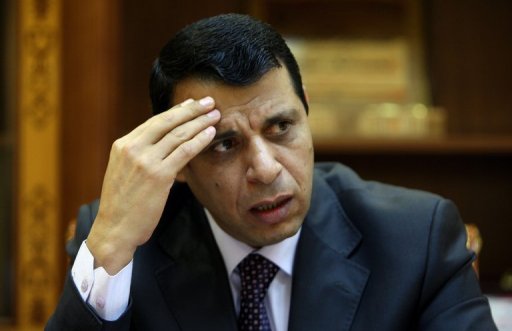 محمد دحلان أنصار دحلان يتجمعون وسط غزة احتجاجا على سياسة الرئيس عباس، وفتح تدعو كوادرها الى عدم التظاهر