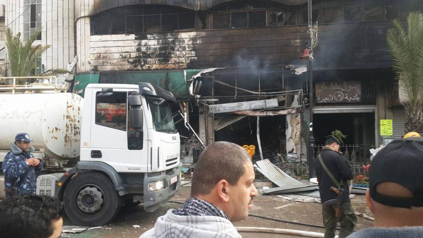 الاحتلال يقتحم محل صرافة برام الله ويخلّف حريقًا ضخمًا