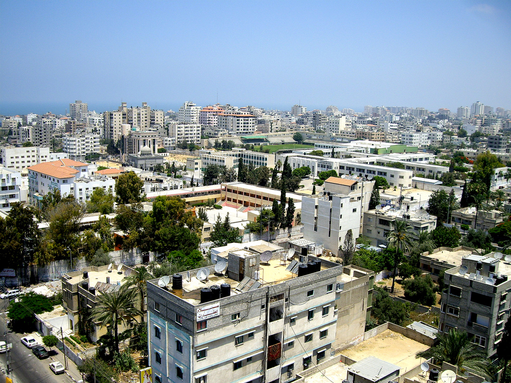 غارات إسرائيلية وسط غزة وشرق رفح