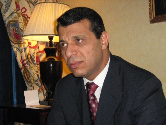 وثيقة: النتشة يطالب بتعجيل تجهيز ملف دحلان لمحاكمته محمد دحلان