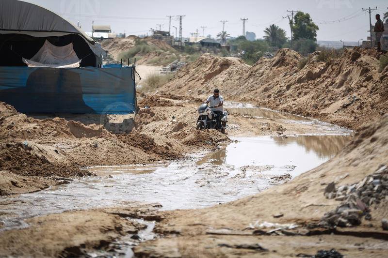 فقدان الاتصال بـ 7 عمال بنفق بين غزة ومصر فقدان الاتصال بـ 7 عمال بنفق بين غزة ومصر