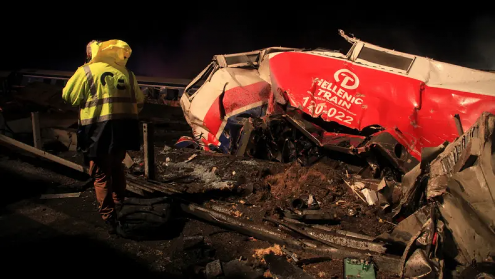 26 قتيلاً في حادث اصطدام قطارين وسط اليونان