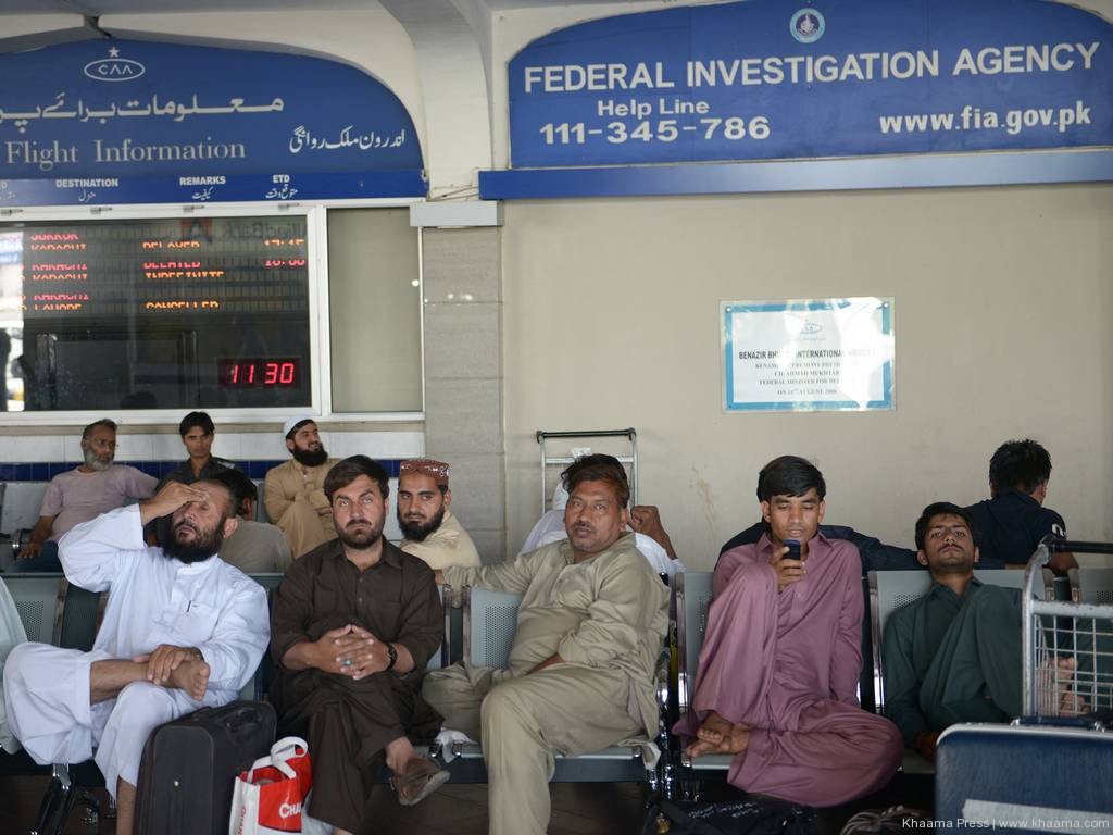 احتجاز 138 باكستانيًا في مطار روسي