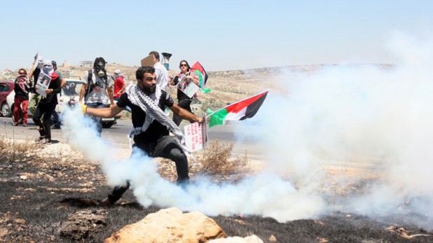 عدة إصابات خلال مسيرة لإحياء النكبة على حاجز حوارة مواجهات