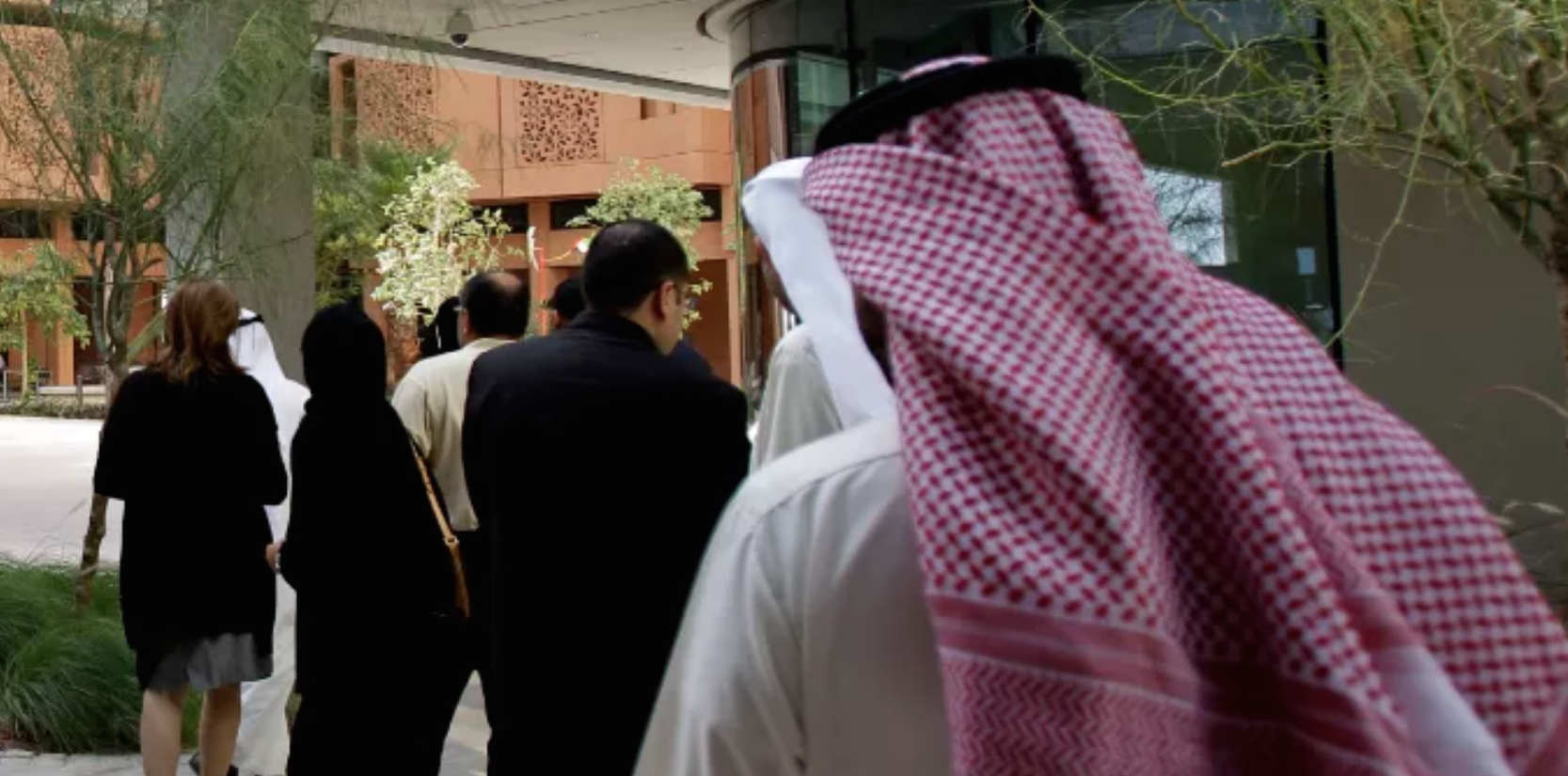 بالصور: شخصية سعودية مشهورة تزور تل أبيب والقدس وحيفا مؤخراً