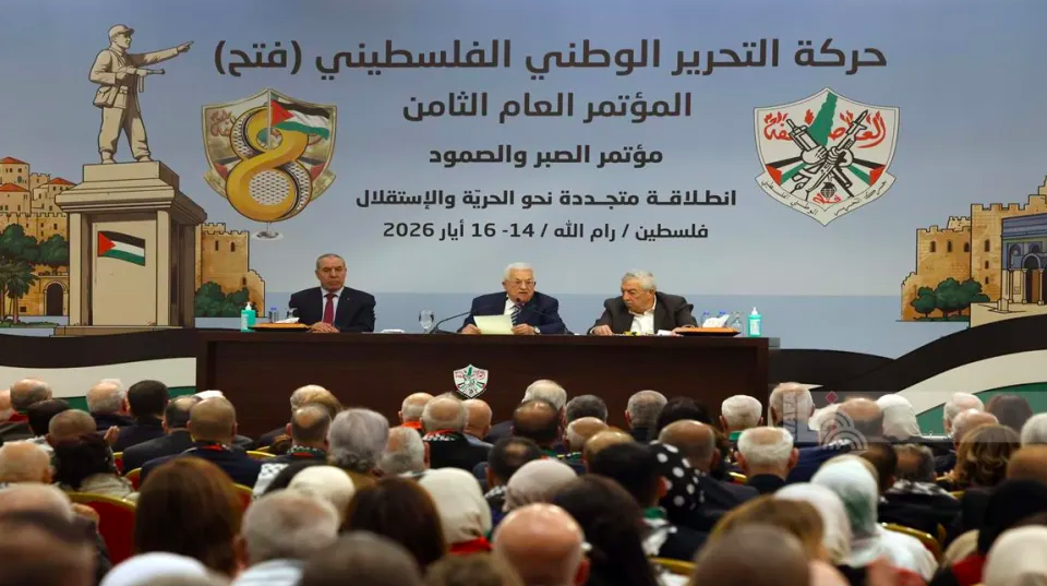 فتح تنتخب محمود عباس رئيسًا للحركة بالإجماع.. حماس تدعو إلى لقاء وطني بعد المؤتمر الثامن