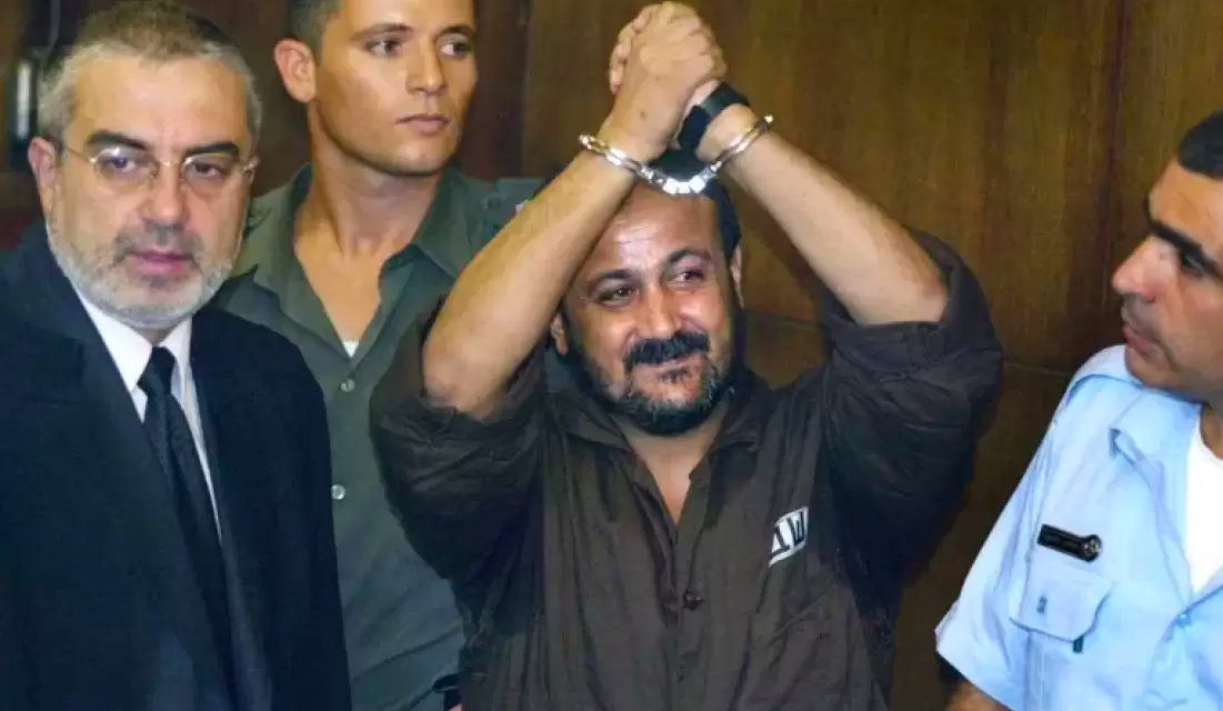 يديعوت: مروان البرغوثي لا يزال لاعبًا محوريًا في المشهد الفلسطيني من داخل سجون الاحتلال