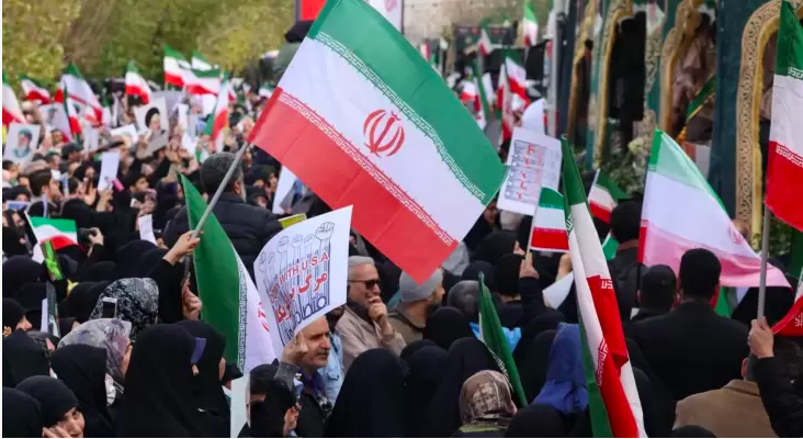 إيران تلوح بالتصعيد وتنتقل من الدفاع إلى الهجوم