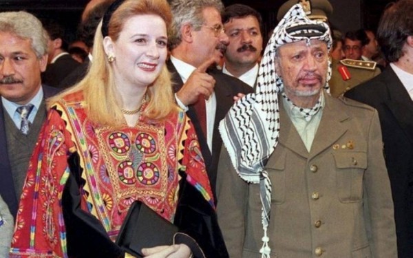 سهى عرفات تبرئ "إسرائيل" من مسؤولية قتل زوجها وتصف الانتفاضة بالخطأ الكبير