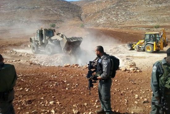 الاحتلال يجرف أراضي شرق نابلس الاحتلال