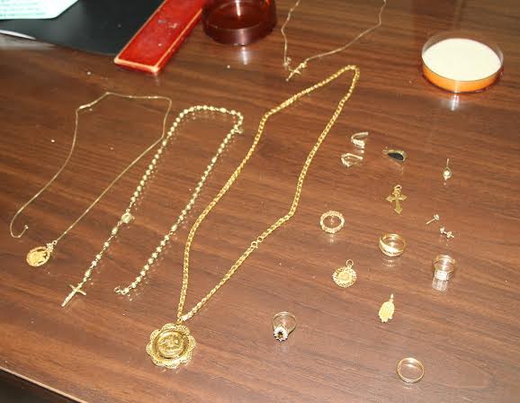 الشرطة تكشف ملابسات سرقة مصاغ ذهبي ومبلغ مالي