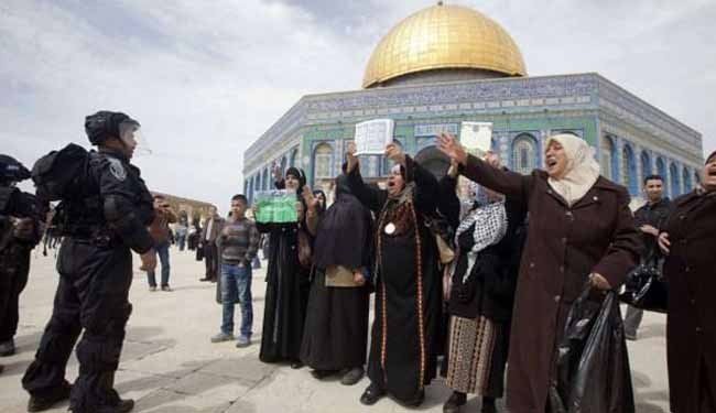 الاحتلال يعتقل خمس نساء من الأقصى اعتقال