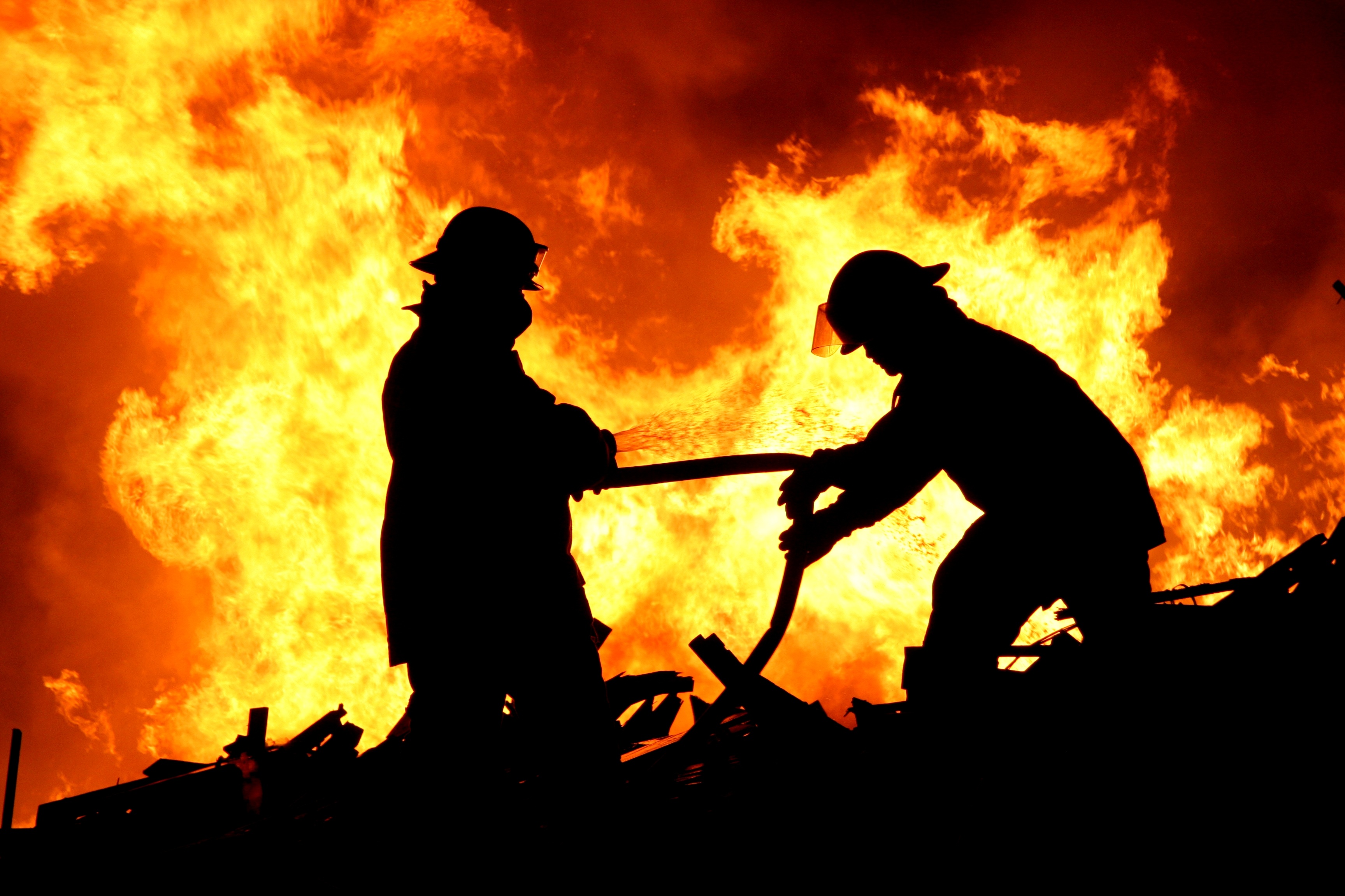 5 إصابات في حريق شرق نابلس