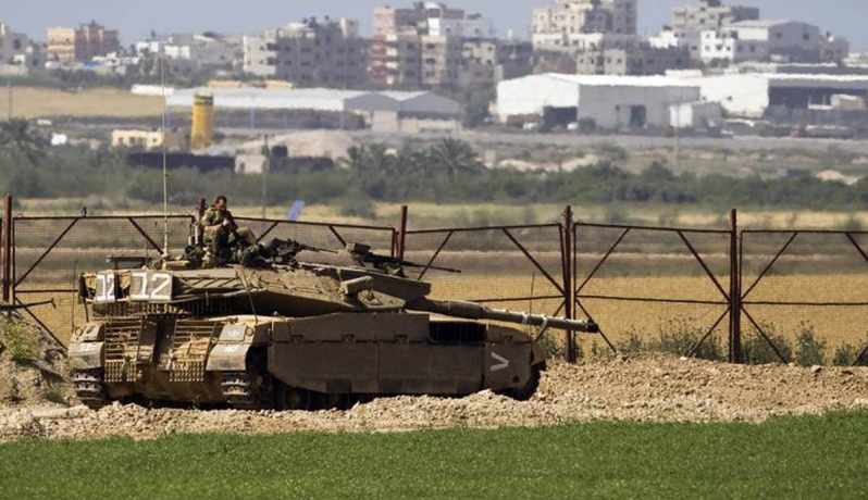 آليات عسكرية على حدود غزة
