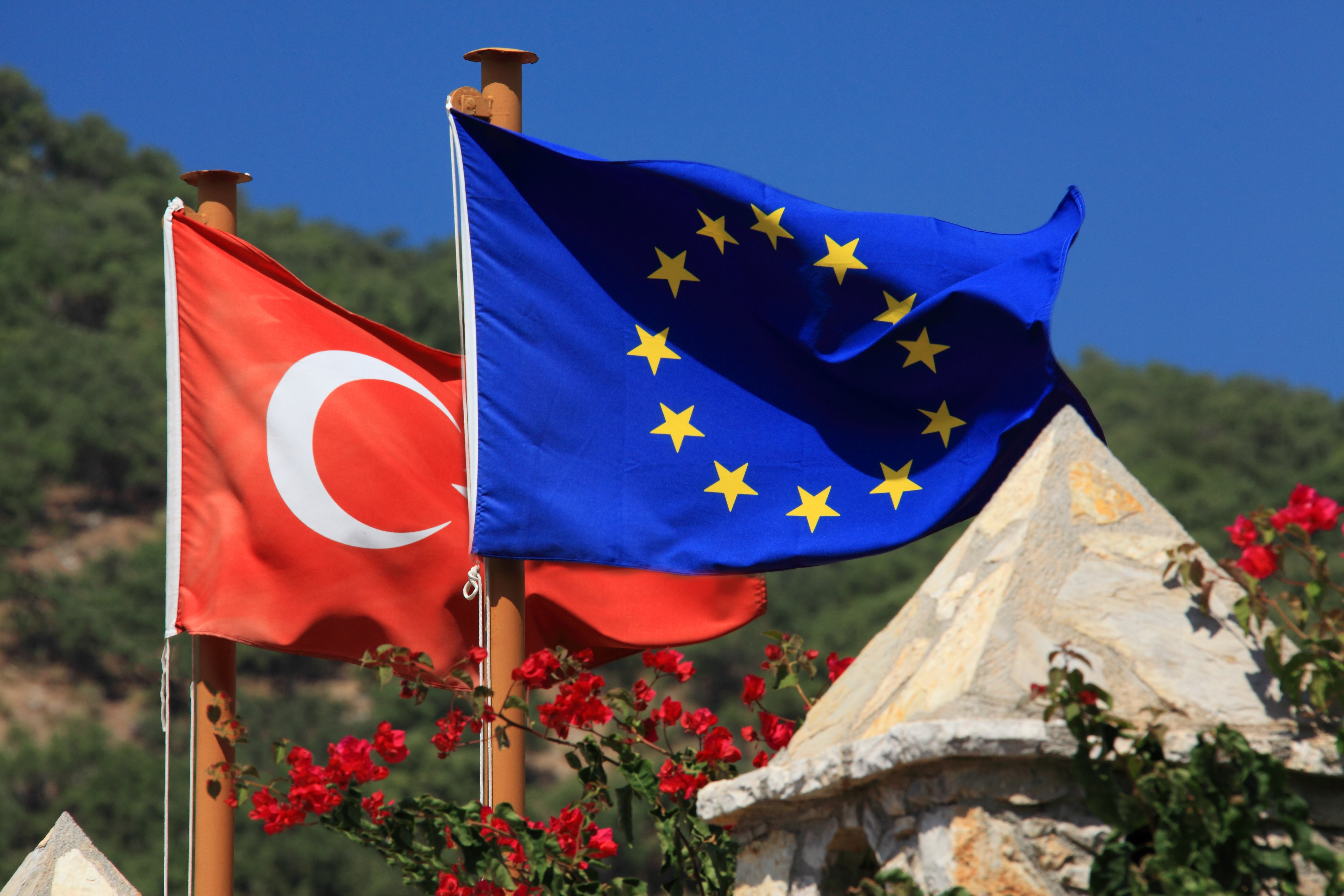 وزير تركي: اتفاق الهجرة مع أوروبا يمر "بمرحلة خطيرة"