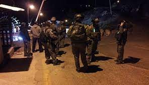 قوات الاحتلال تشن حملة اعتقالات ومداهمات للمنازل في الضفة