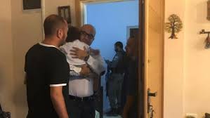 الاحتلال يعتقل وزير شؤون القدس