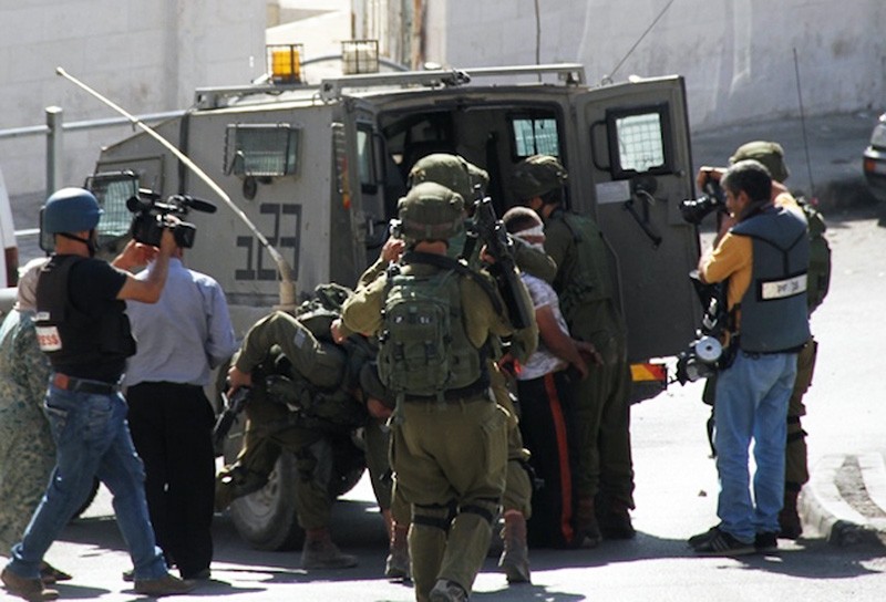 الاحتلال يعتقل عدداً من المواطنين في الضفة الغربية