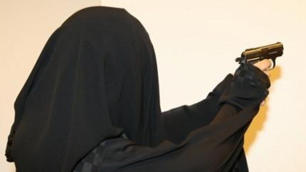 تزوج عليها فقتلته وأدخلت العروس المستشفى تزوج عليها فقتلته وأدخلت العروس المستشفى