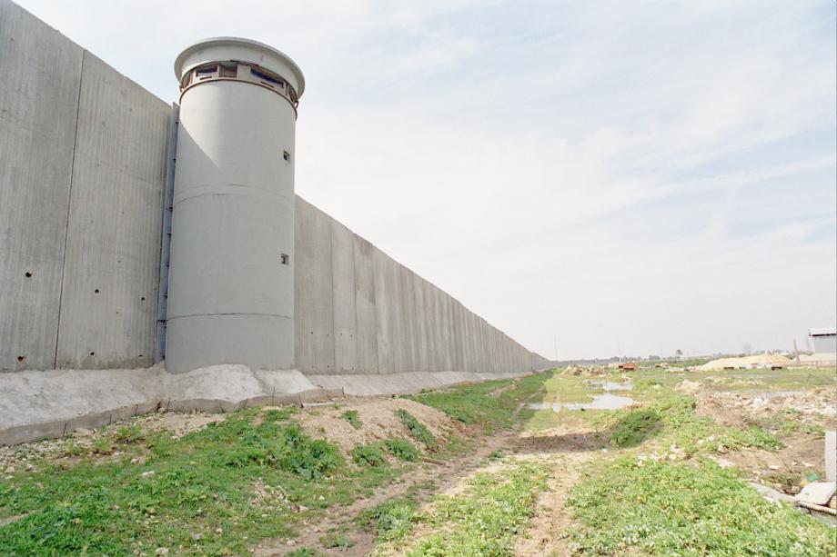 الاحتلال يكشف عن تفاصيل بناء جدار الفصل جنوبي الخليل