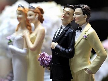 إيطاليا توافق على زواج المثليين مدنيًا