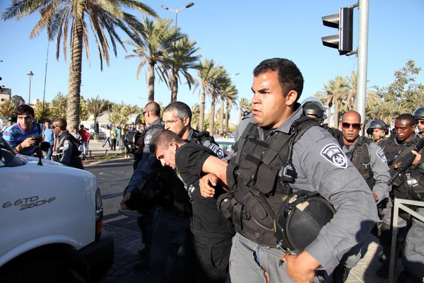الاحتلال يعتقل 26 مواطنا من القدس الاحتلال