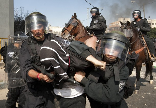 القدس: قوات الاحتلال تعتقل 13 طفلا وشابا القدس
