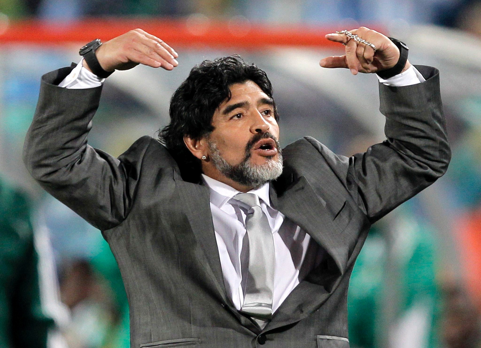 مارادونا: الفيفا يترأسّه ديكتاتور