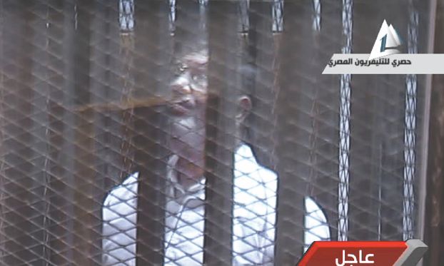مصر: بدء محاكمة مرسي في قضية "وادي النطرون" مرسي