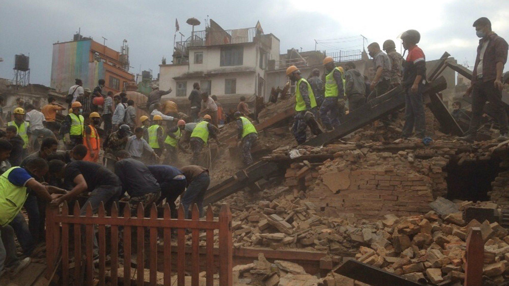 الرئيس يعزّي بضحايا زلزال نيبال