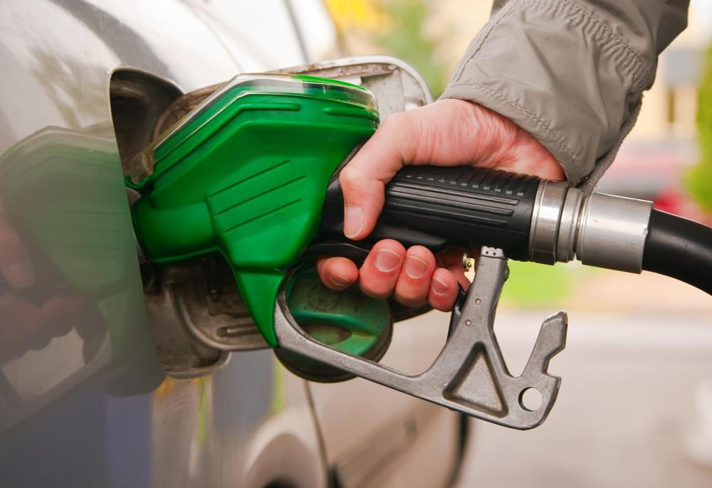 أسعار المحروقات والغاز للشهر المقبل