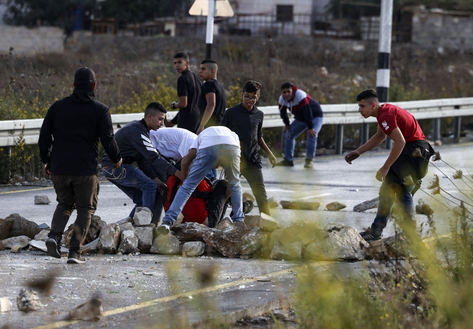 4 إصابات بينهم حالة خطرة برصاص الاحتلال في الخليل