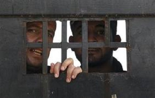 أسرى 'هداريم' يهددون بالتصعيد احتجاجا على عزل البرغوثي أسرى